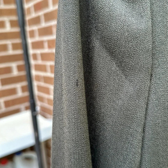 Armani Collezioni Dark Gray Suit Jacket - Size 6 - Elegant and Stylish! - Picture 5 of 9